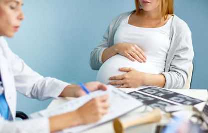 孕中期假性宫缩揭秘：背的真相与应对策略